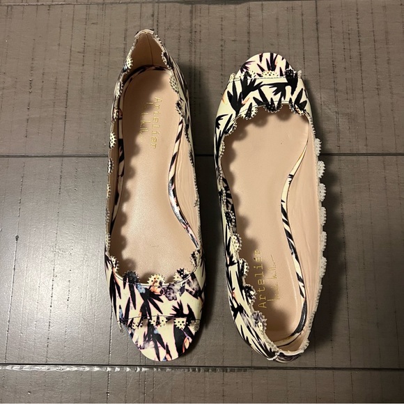 Artelier Nicole Miller tampa flats cream with black accent colours Leather sz 7 - Picture 9 of 12